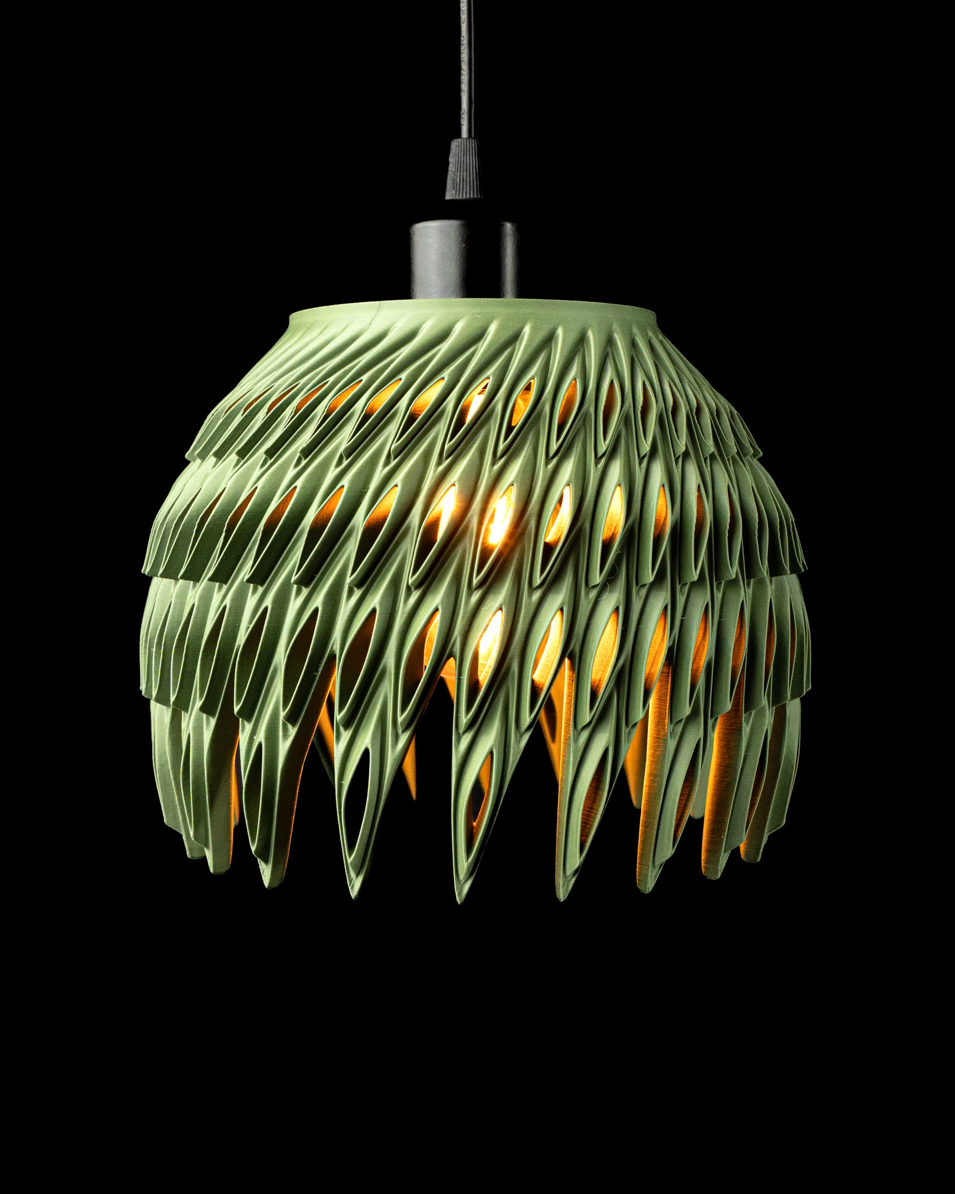 3D-Pendelleuchte Fora — Kugelform Weiß mit Loch-Gitter, geometrisches Netz-Design, beleuchtet