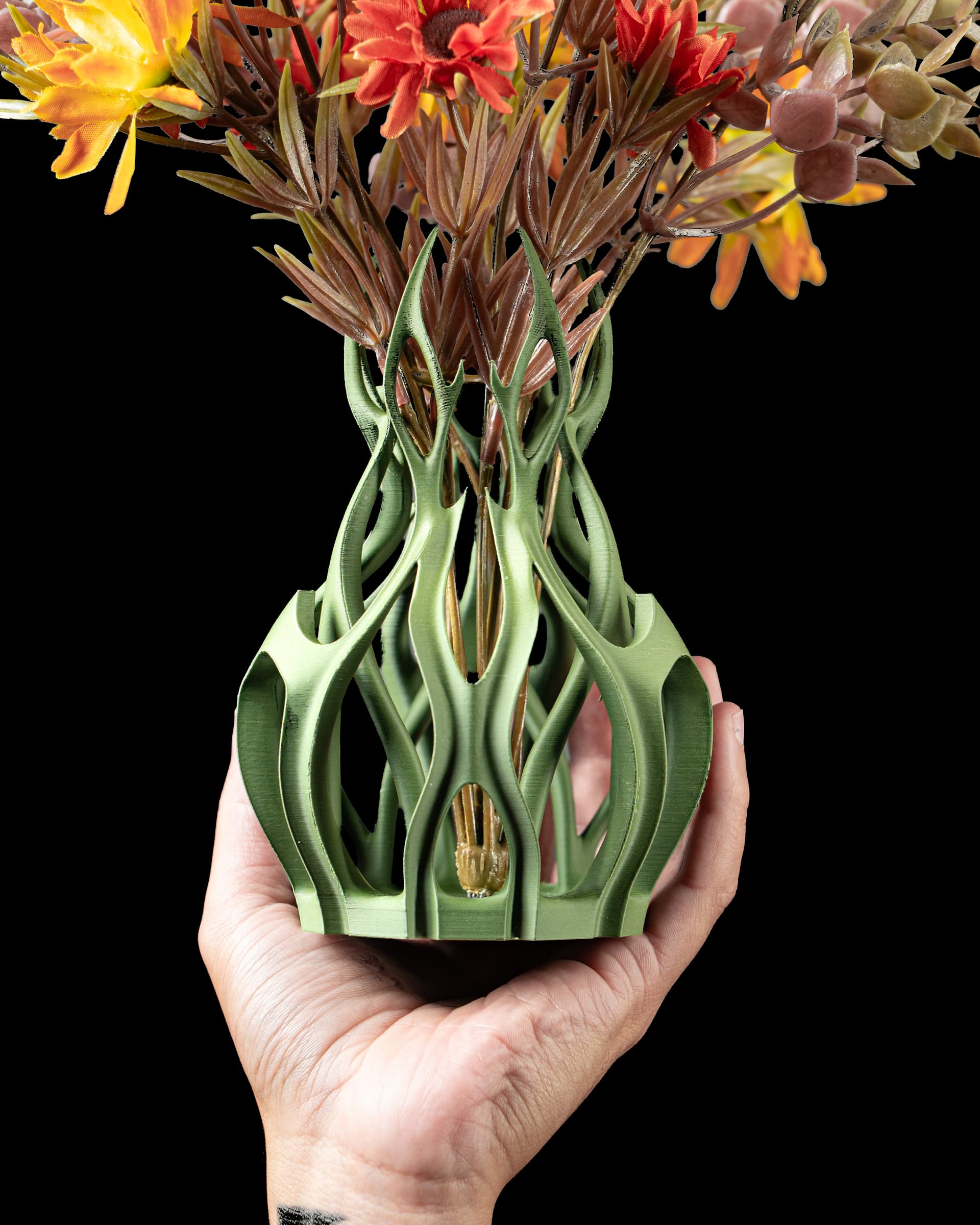 3D-gedruckte Drag Flower Vase in Salbeigrün mit organisch fließenden Ast-Gitter-Strängen